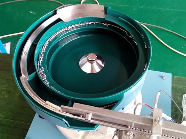 精密振動盤出現(xiàn)磨損該如何處理？